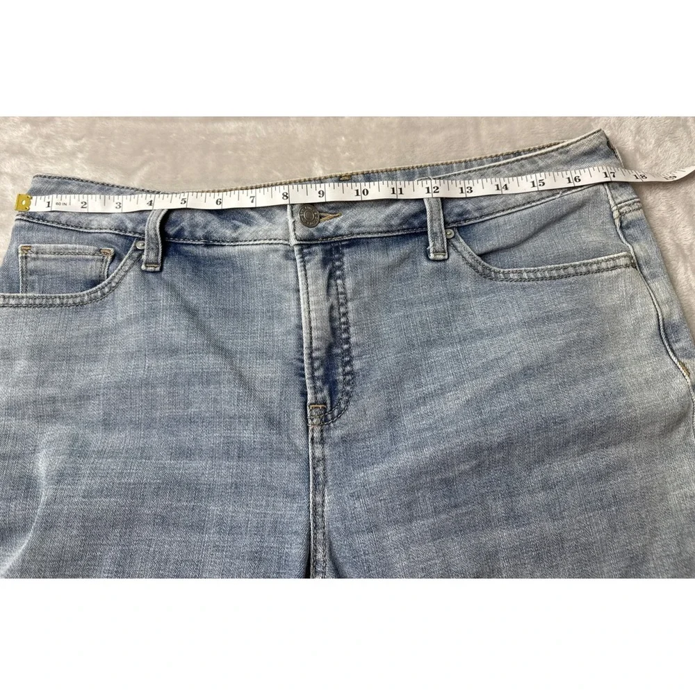 Chico's So Slimming Girlfriend Slim Leg Crop Jeans Size 1.5 (10) Lightwash